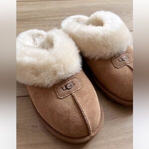 Ugg Coquette Shearling Lined
Slipper new without box